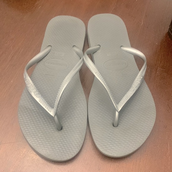 • Havaianas Grey Flip Flops • - Picture 1 of 6